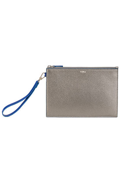 <strong>GIOVE Clutch </strong><br /> W25 x H17cm<br /> 素材｜カーフレザー<br /> 価格｜2万7000円(税抜) 