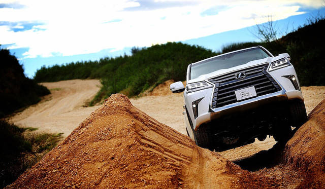 LEXUS LX570で挑むオフロードサファリ