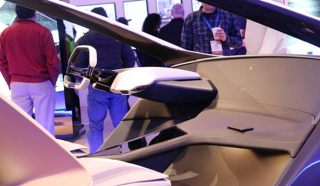 The BMW HoloActive Touch-equipped dashboard. Various functions can be controlled with gestures directed at the floating hologram.