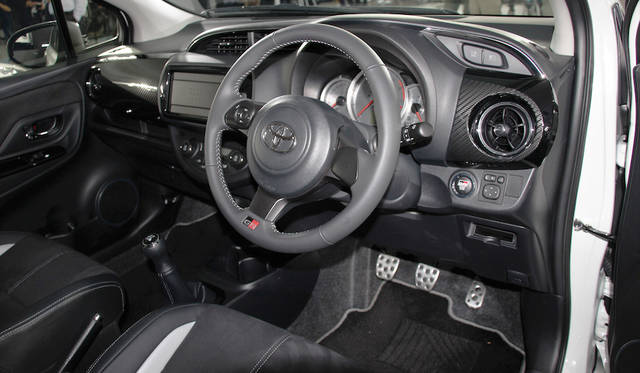 VITZ GR