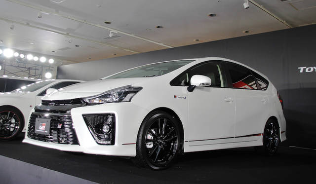 PRIUS α GR SPORT