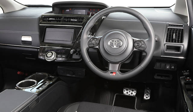 PRIUS α GR SPORT