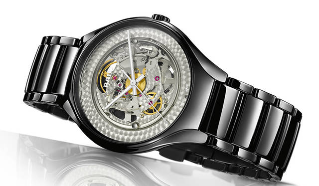 <strong>Rado True Shadow<br>ラドー トゥルー シャドー</strong><br><p>ムーブメント｜自動巻きパワーリザーブ｜80時間ケース素材｜ハイテクセラミックス、チタニウムケースバックケース径｜40.1mmブレスレット素材｜ハイテクセラミックス防水｜5気圧（50m）価格｜21万5000円（税別）限定数｜世界限定1001本発売｜2017年11月予定</p>