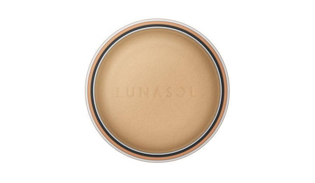 Pure, delicate beauty. LUNASOL's 2018 Spring/Summer makeup captivates with vibrant, macaron-inspired shades.