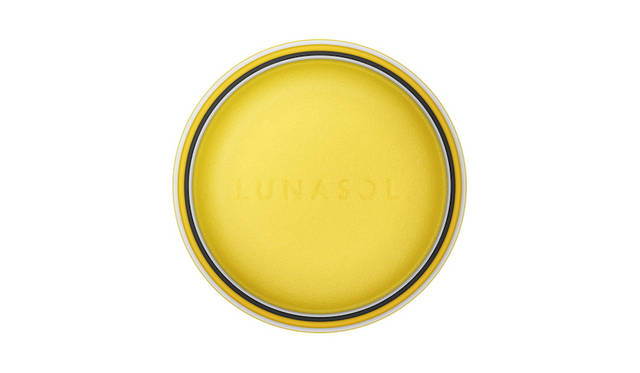 Pure, delicate beauty. LUNASOL's 2018 Spring/Summer makeup captivates with vibrant, macaron-inspired shades.