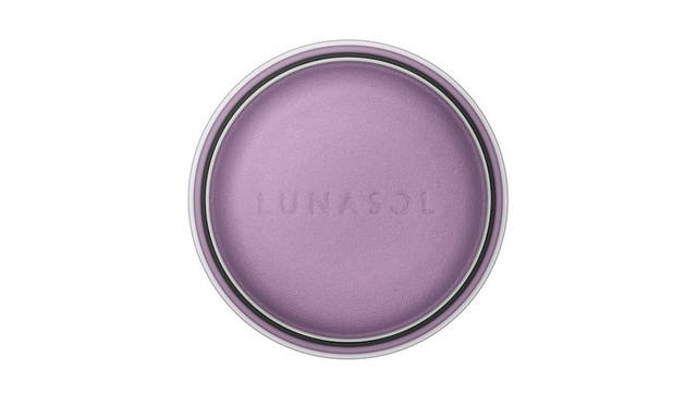 Pure, delicate beauty. LUNASOL's 2018 Spring/Summer makeup captivates with vibrant, macaron-inspired shades.