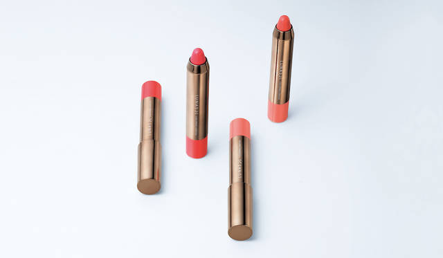 Pure, delicate beauty. LUNASOL's 2018 Spring/Summer makeup captivates with vibrant, macaron-inspired shades.