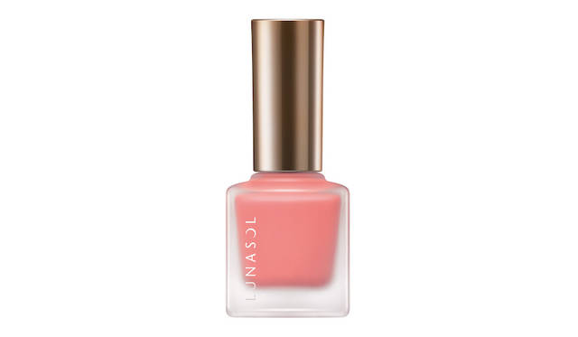 Pure, delicate beauty. LUNASOL's 2018 Spring/Summer makeup captivates with vibrant, macaron-inspired shades.