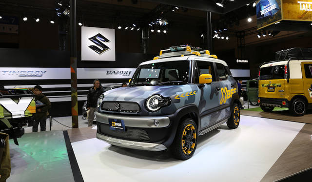 <strong>Suzuki X bee Wiinter Adventure｜スズキ クロスビー ウィンター アドベンチャー</strong><br> 全長3.7メートル、全高1.7メートルの車体に1リッターエンジン搭載のスズキX BEE（クロスビー）にウィンタースポーツのイメージを盛り込んだショーモデル