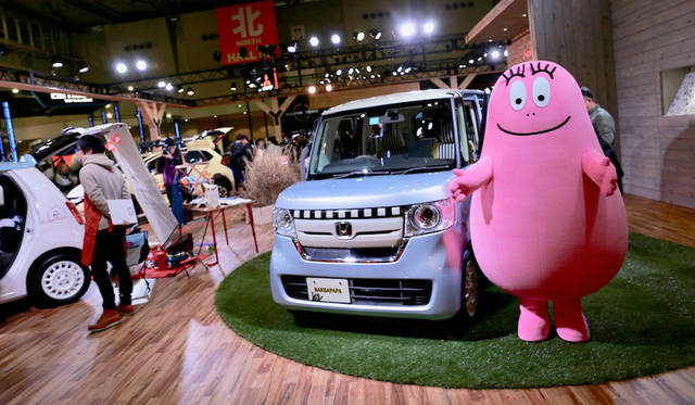 <strong>Honda Access N-BOX BARBAPAPA Collection｜ホンダアクセス N-BOX バーバパパ コレクション</strong><br> ホンダ アクセスがバーバパパのイメージを使って仕立てたN-BOXを持ちこんだ