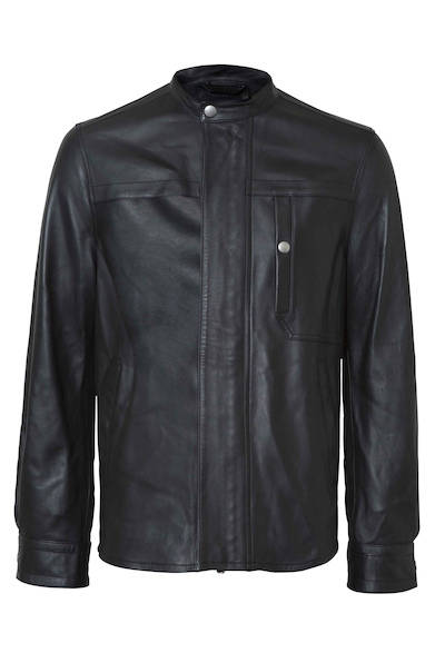 A leather jacket crafted from high-quality, soft lambskin. The collarless design prevents it from looking too harsh, offering an elegant finish just by wearing it. Jacket ¥179,000 (DIESEL BLACK GOLD)
