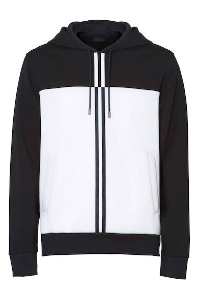A sweatshirt parka with striking color blocking. Wearing it as a key piece with simple bottoms creates a balanced look. Parka ¥39,000 (DIESEL BLACK GOLD)
