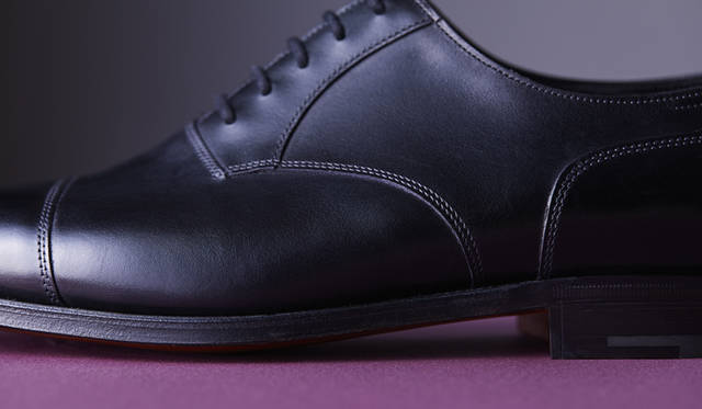 <strong>「TAUNTON（トーントン）」</strong><br />色／素材｜BLACK／CALF<br />ラスト｜7000<br />ソール｜グッドイヤーウェルト<br />価格｜13万円