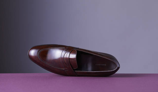 <strong>「ADLEY（アドレイ）」</strong><br />色／素材｜DARK BROWN／MUSEUM CALF<br /> ラスト｜0215<br /> ソール｜グッドイヤーウェルト<br /> 価格｜13万円