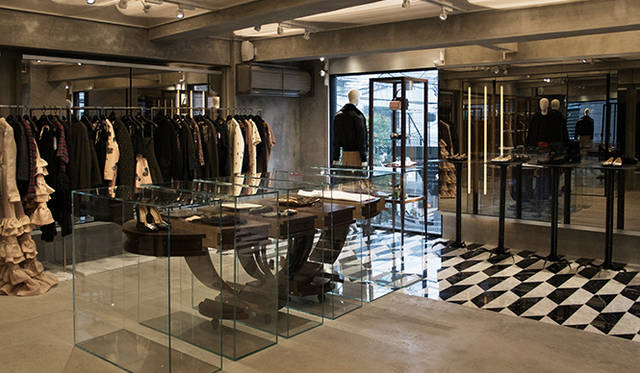 The photo shows the second floor of the shop. The same glass-case fixture as on the first floor is placed in the center of the space.