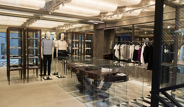 The first floor of the shop. The interior, in contrast to the exterior, expresses an atmosphere of decorative design, characteristic of Italy.