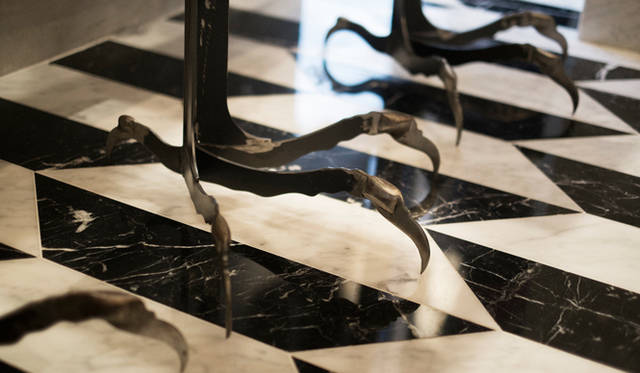 The legs of the tables in the shop are designed to resemble chili peppers. All fixtures in the shop are original.