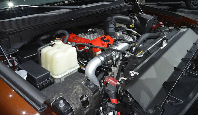 エンジンには、米国カミンズ社の5リッターV8ディーゼルを搭載