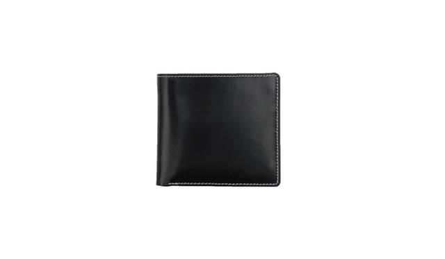 銀座店限定の二つ折りタイプのウォレット 3万2400円
