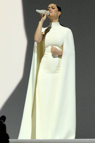 Katy Perry｜ケイティー・ペリー<br "/><br "/>Katy Perry performed "By the Grace of God."<br "/><br "/>Dress: Valentino<br "/>Credit: Valentino/GettyImages