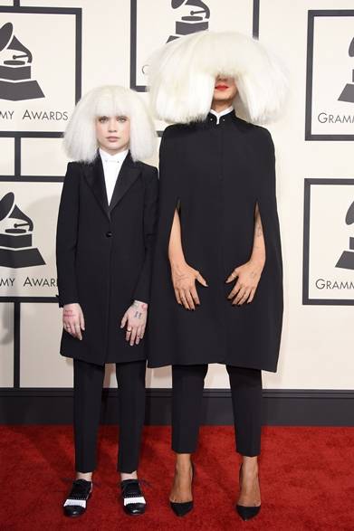 （Left to right） Maddie Ziegler & Sia｜マディ・ジーグラー＆シーア<br "/><br "/>Singer-songwriter Sia, who garnered attention for her performance of the hit song "Chandelier" without showing her face at the awards ceremony. Young dancer Maddie Ziegler, who also appeared in Sia's music video, performed a dance.<br "/><br "/>All items (both): Giorgio Armani