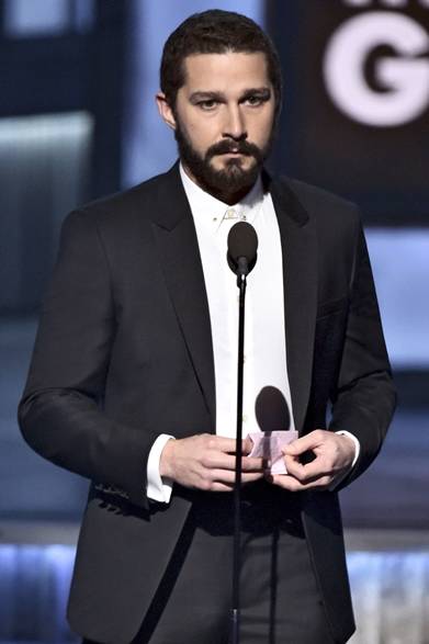 Shia LaBeouf｜シャイア・ラブーフ <br "/><br "/>Actor Shia LaBeouf appeared as a presenter.<br "/><br "/>Tuxedo: Giorgio Armani<br "/>Photo Credit: Kevin Winter