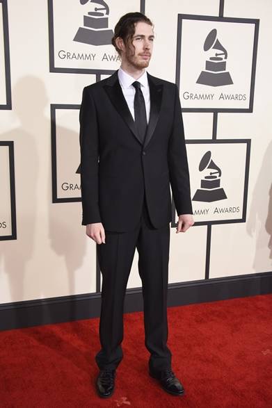 Hozier｜ホジャー<br "/><br "/>Irish singer-songwriter Hozier performed his hit song "Take Me to Church."<br "/><br "/>Tuxedo: Giorgio Armani<br "/>Photo credit: Jeff Vespa