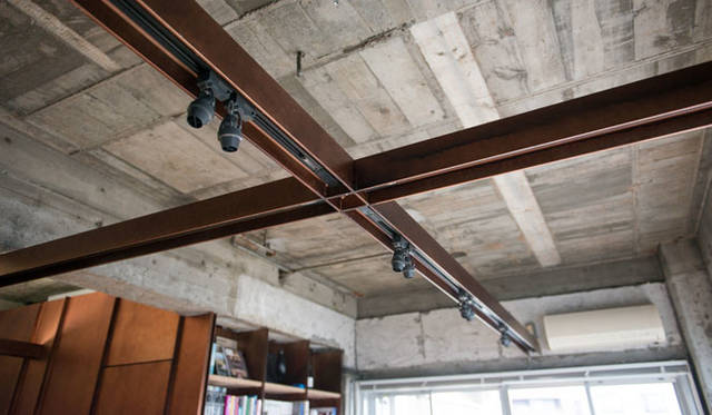 Movable spotlight fixtures are attached to the H-beams