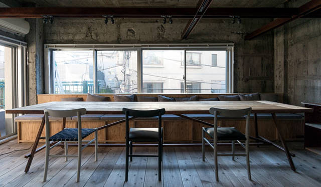 The office floor, tables, desk tops, and library shelves are made from reclaimed sugi scaffold boards purchased from WOODPRO, a specialist in sugi scaffold boards in Hiroshima.