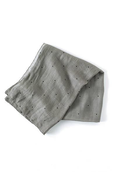 Scarf ¥35,640 (Margaret Howell)