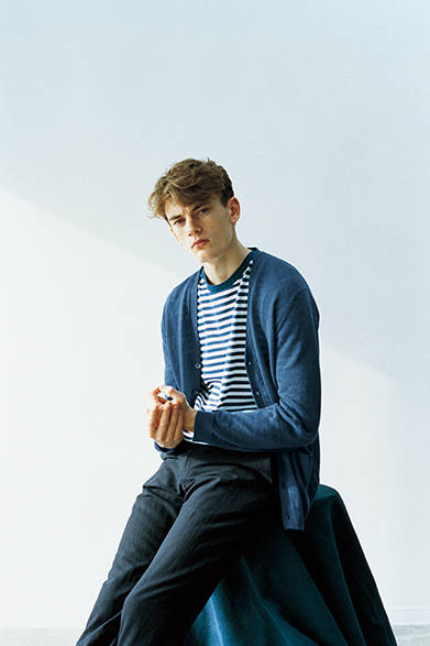 Cardigan ¥27,000, T-shirt ¥17,280, trousers ¥31,320 (all Margaret Howell)