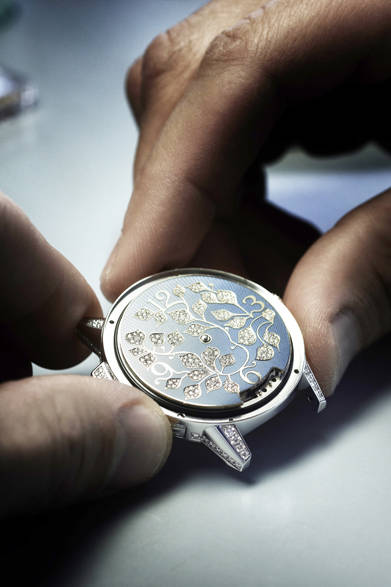 Case | 18K white gold<br />Diameter | 39mm<br />Thickness | 8.68mm<br />Movement | Automatic, Cal. 942<br />Power reserve | 40 hours<br />Strap | Alligator strap<br />Functions | Hours, minutes, minute repeater<br />Price (excl. tax) | ¥28,500,000<br />Expected release | August