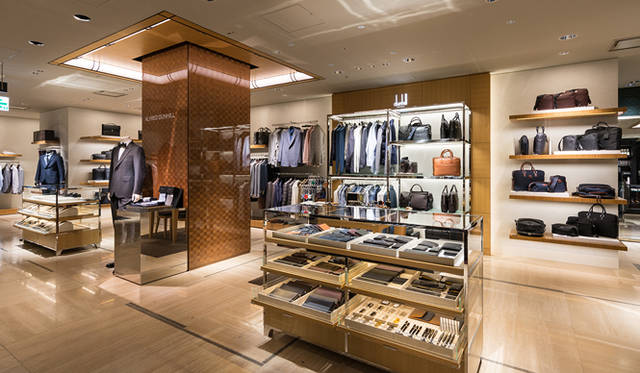 <strong>DUNHILL</strong><br />Isetan Shinjuku Men's Building 4F, International Luxury