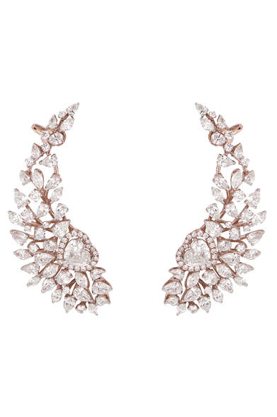 <strong>Forevermark</strong><br><br>A design with a heart-shaped diamond at the center, surrounded by numerous other diamonds.<br><br>©Forevermark