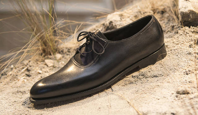 Model "ASH". This model also uses the new last 0215, in a calf and suede combination.