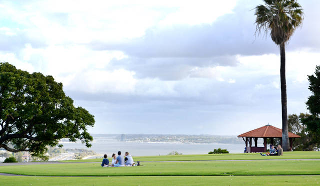 <br />Kings Park in Perth is a scenic viewpoint with restaurants and cafes