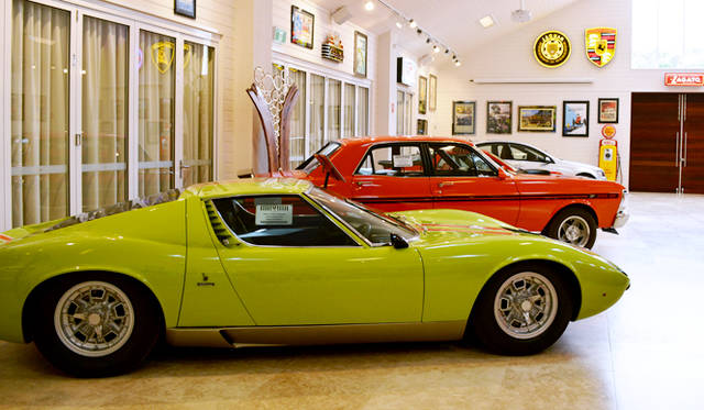<br />Features a gallery of the owner's vintage car collection