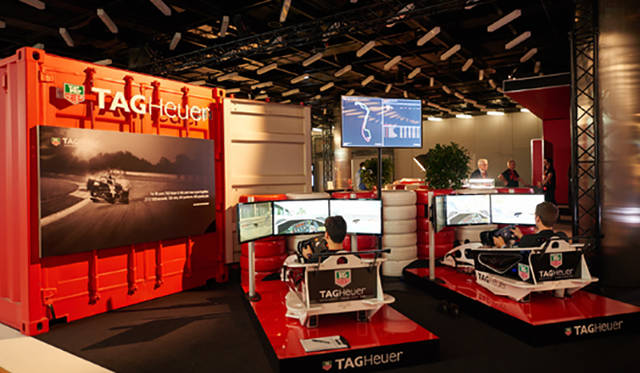 Attractions where you can experience motorsports are also available within the booth.