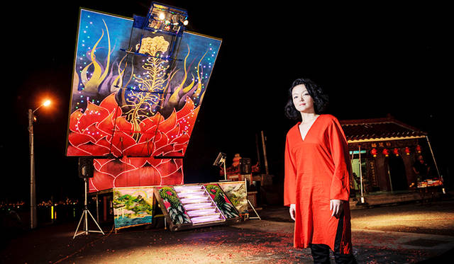 Miwa Yanagi, "Mobile Stage Vehicle for the Performance of 'Wings of the Sun'" 2014. Photo: Shen Chao-Liang