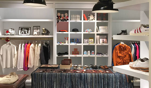 <strong>Dice＆Dice｜ダイスアンドダイス</strong><br />明治通りに面した「TODD SNYDER TOWNHOUSE」地下1階にオープンした「Dice＆Dice Tokyo」