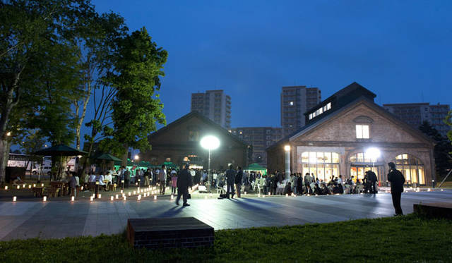 <strong>ASAHIKAWA DESIGN WEEK</strong><br />ASAHIKAWA DESIGN WEEK 2015 | Opportunities for connection abound, including the official party, "ADW Bar."