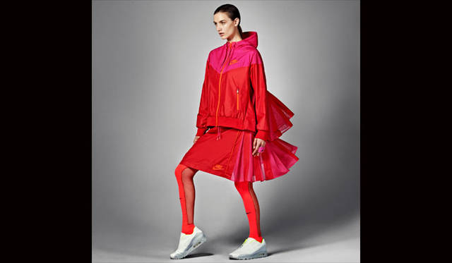 <strong>NikeLab</strong><br />NikeLab × sacai Collection<br />NikeLab × Sacai Windrunner and Sport Skirt (socks are for styling)
