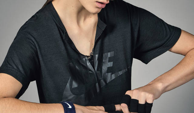 <strong>NikeLab</strong><br />NikeLab × sacai Collection<br />