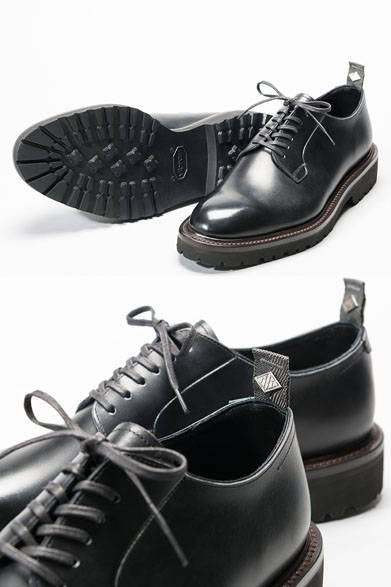 <strong>WH</strong><br />Plain toe ¥49,680 (Isetan Shinjuku Men's, Oriental Shoes)