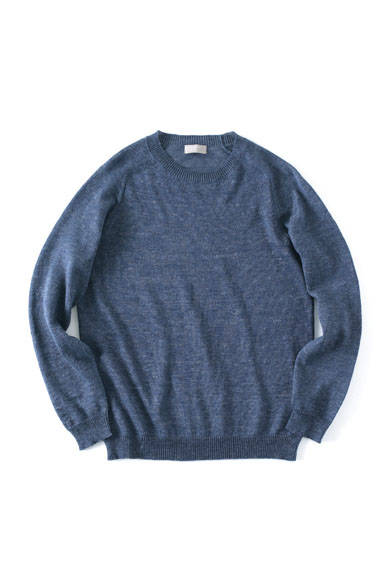 <strong>MARGARET HOWELL</strong><br />A basic crew sweater designed to maximise the crisp texture of linen. Available in the colour shown, as well as this season's key colour, blue. Knit ¥27,000 (Margaret Howell)