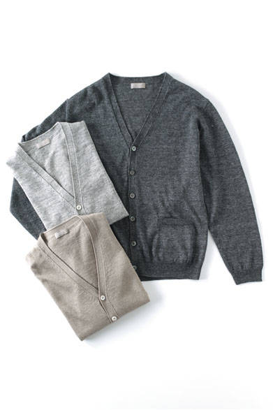 <strong>MARGARET HOWELL</strong><br />This soft, smooth-touch cardigan, made from linen, is available in four colours, including the blue worn by the model. Note the rich, melange texture that cannot be achieved with solid colours. Cardigans ¥27,000 each (all Margaret Howell)