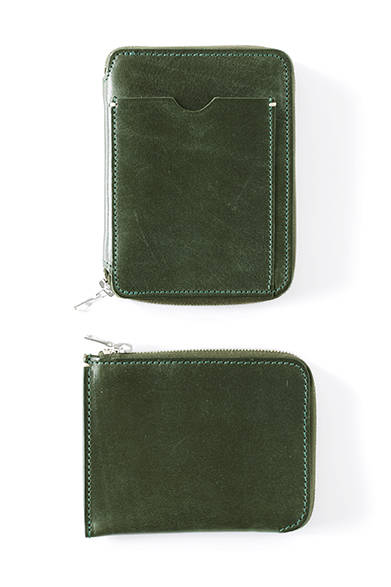 <strong>MARGARET HOWELL</strong><br />New colours have arrived for the small leather goods series, specially commissioned from a long-established British leather goods manufacturer. Despite their compact size, they feature gussets for ample storage. Wallet (top) ¥42,120, Wallet (bottom) ¥27,000 (both Margaret Howell)