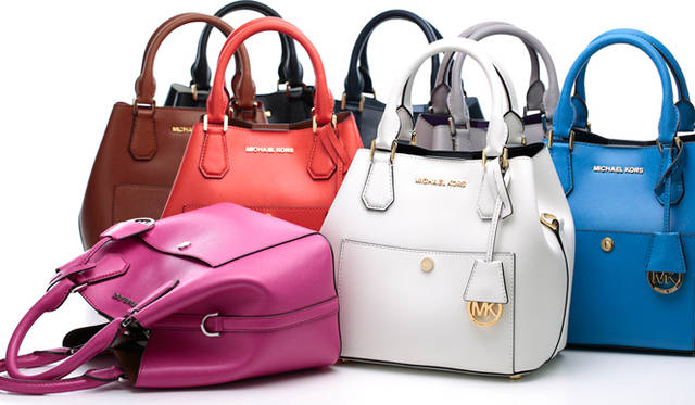 <strong>Petit & Colorful Bag</strong><br><br> <strong>MICHAEL Michael Kors</strong><br><br>  A new arrival from Michael Kors, known for its smash-hit trendy bags. This bag with a structured silhouette features vivid leather on the inside. You're sure to find your favorite color among the 12 available variations.<br><br> "Greenwich" MD Size [H22×W25×D14cm] ¥59,400 each.<br> MICHAEL MICHAEL KORS / MICHAEL KORS JAPAN 03-5772-4611