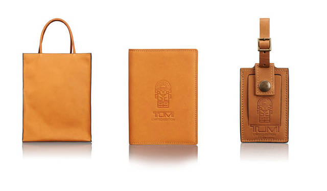 <strong>TUMI</strong><br />"Tumi 1975 Collection"<br />From left: Day Tote (Tan) ¥135,000, Passport Cover (Tan) ¥16,200, Luggage Tag (Tan) ¥12,960
