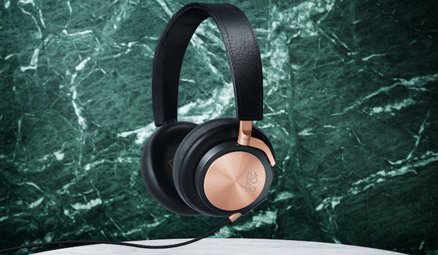 <strong>Bang & Olufsen Love Affair Collection BeoPlay H6</strong><br />Headphones designed for comfortable wear. Crafted with carefully selected high-quality materials for natural, immersive sound. ¥41,715 (excl. tax)